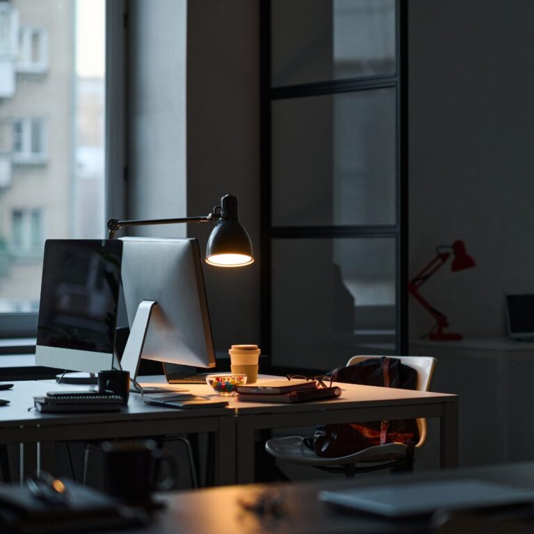 Dunkles Büro