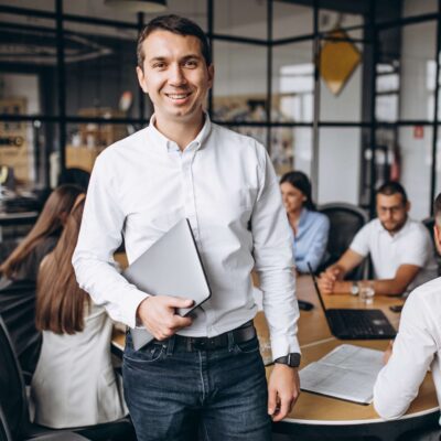 gruppe-von-personen-die-unternehmensplan-einem-buro-ausarbeitet gruppe-von-personen-die-unternehmensplan-einem-buro-ausarbeitet